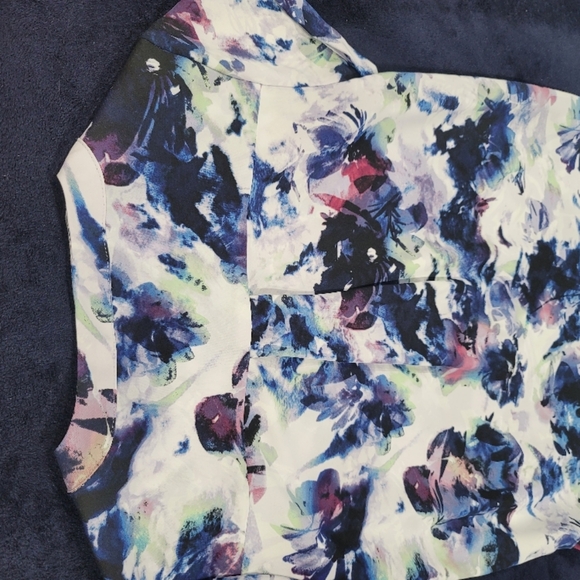 Simply Vera Vera Wang Blue and Purple Floral Flutter Sleeve Blouse - Picture 7 of 11